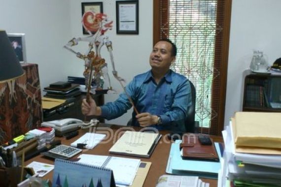 Rohmad Hadiwijoyo, Pengusaha yang Membungkus Kisah Politik dalam Wayang - JPNN.COM