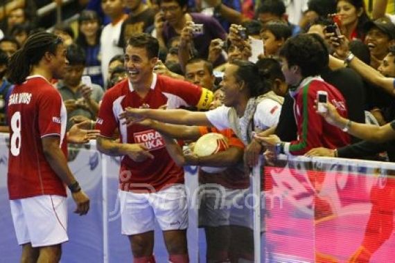 Ketika Legenda Sepak Bola Dunia Berbagi Ilmu kepada Anak-Anak Indonesia - JPNN.COM