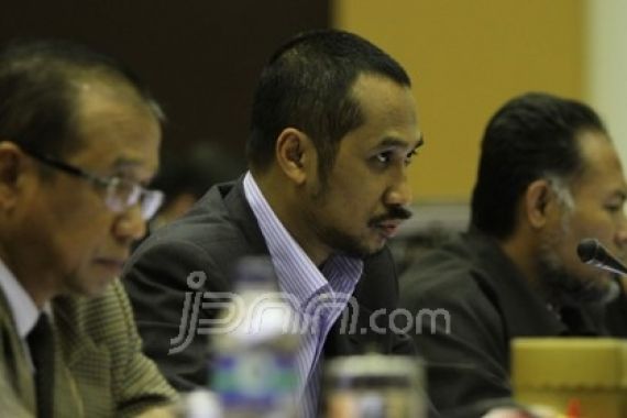 Semua Tersangka KPK Akan Ditahan - JPNN.COM