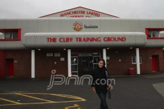 The Cliff, Kiat Manchester United Merangkul Loyalitas Warga Kota - JPNN.COM