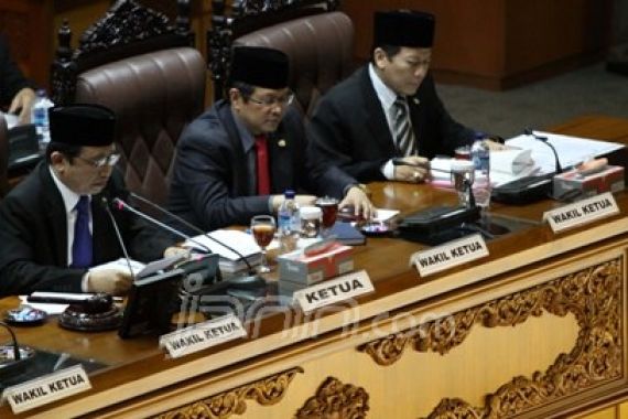 Dinanti Rakyat, Anggota DPR Molor - JPNN.COM