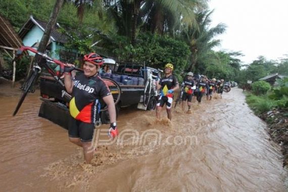 Antusiasme Penggemar Sepeda Ikuti Lombok Audax 400 Kilometer - JPNN.COM