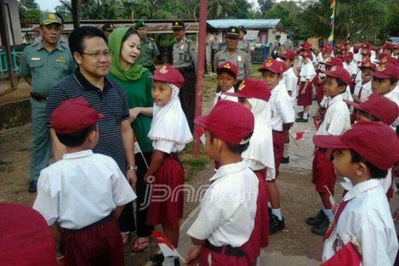 Blusukan Desa, Muhaimin Tidur di Rumah Transmigran - JPNN.COM