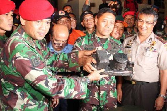 Black Box Ditemukan di Dasar Jurang - JPNN.COM