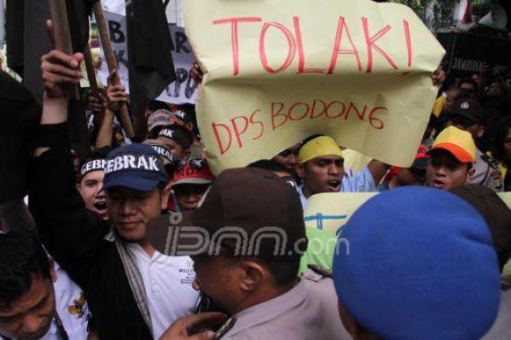 Golkar Ancam Tak Ikut Pemilukada DKI - JPNN.COM