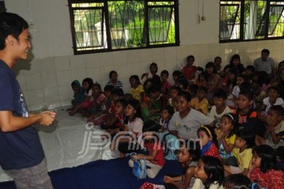 Perjuangan Sahabat Anak Ajak Anak Jalanan ke Sekolah - JPNN.COM