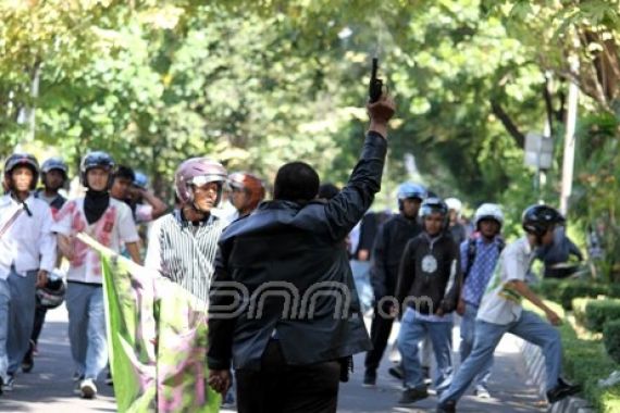 Usai Pengumuman, Siswa Dua Sekolah Tawuran - JPNN.COM