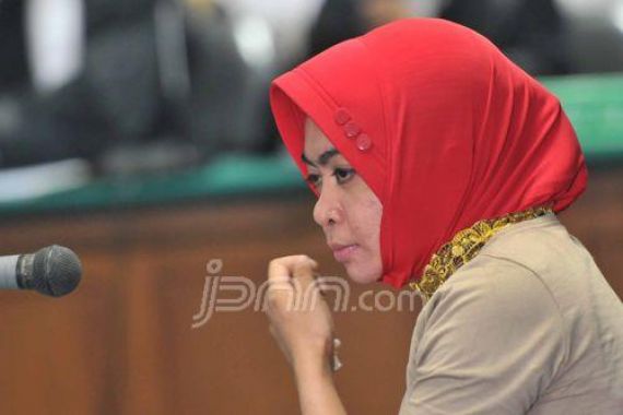 Didakwa Terima Suap, Wa Ode Terancam 20 Tahun Penjara - JPNN.COM