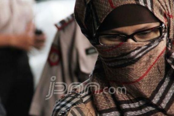 Neneng Telpon Minta Dijemput KPK - JPNN.COM