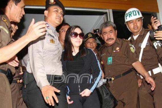 Ricuh, Sherny Kojongian Langsung Dibawa ke Kejagung - JPNN.COM