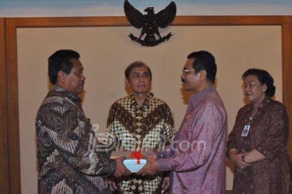 Gamawan Fauzi Terima Dua Amplop Sekaligus - JPNN.COM