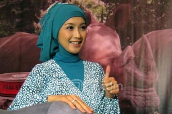 Desy Ratnasari, Dekat dengan Badak - JPNN.COM