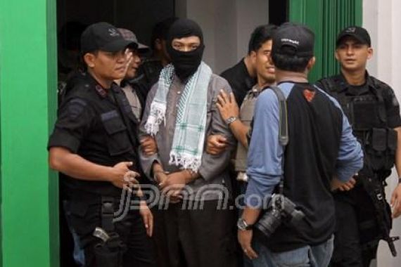 Keluarga Tersangka Teroris Dibekuk di Medan - JPNN.COM