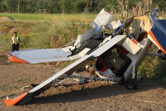 Tabrak Kabel Listrik, Cessna Jatuh - JPNN.COM