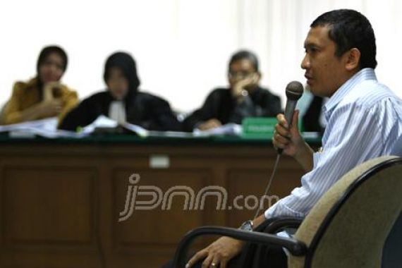 Berbelit, Saksi Sidang Wa Ode Dibentak Hakim - JPNN.COM