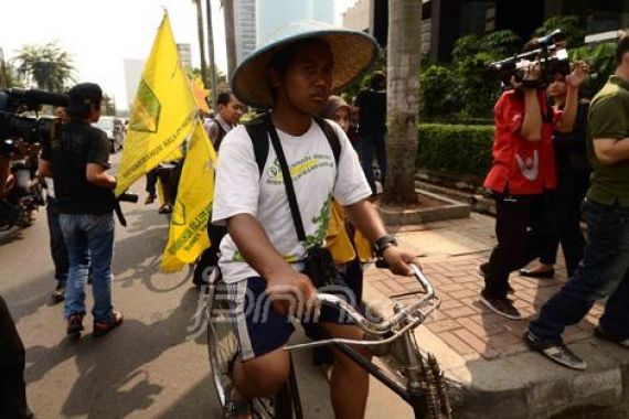 Dukung Gedung Baru KPK, 9 Mahasiswa Jember Bersepeda ke Jakarta - JPNN.COM