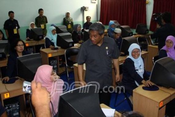 Hari Pertama UKG, Server Sempat Ngadat - JPNN.COM