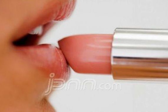Zat Kimia Dalam Lipstick Bahaya Bagi Jantung - JPNN.COM