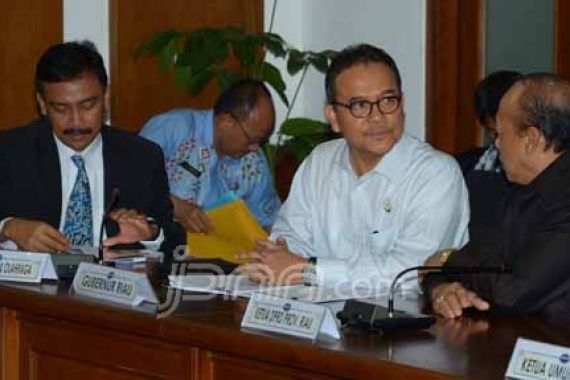 Gunakan Anggaran PON, Gubernur Riau Dikawal Tim Pendamping - JPNN.COM