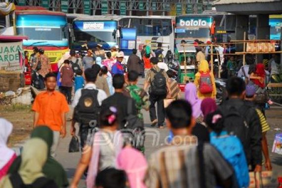 Marak, Pelanggaran Tarif Bus - JPNN.COM