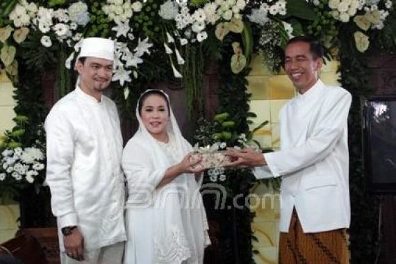 Nunung Nikah Dihadiri Jokowi - JPNN.COM