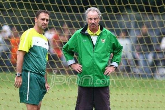 Riedl Lebih Berpengalaman Tangani Timnas - JPNN.COM