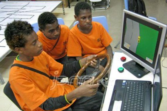 Tiga Siswa SD Papua Ciptakan Perangkat Simulator Kemudikan Mobil - JPNN.COM