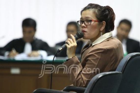 Rosa Bersaksi untuk Angie di Tipikor - JPNN.COM