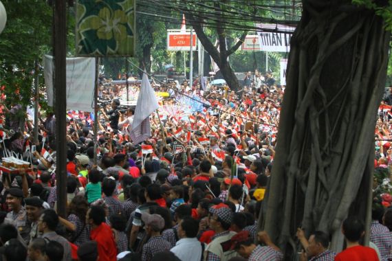 Megawati Keluar, Copet Beraksi - JPNN.COM