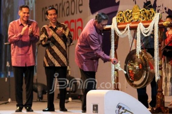 Jokowi - Gita Angkat Gong untuk SBY - JPNN.COM