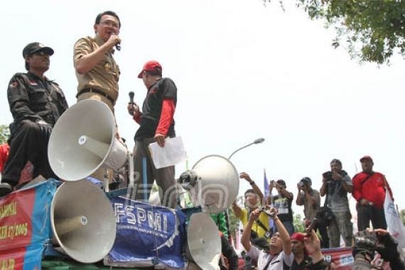 Buruh Tagih Janji Jokowi Naikkan UMP - JPNN.COM