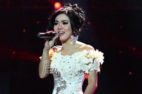 Dandanan Barbie Syahrini Terinspirasi Jackie Onasis - JPNN.COM