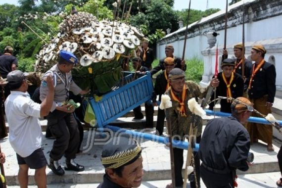 Pikulan Patah, Gunungan Setri Tercecer - JPNN.COM