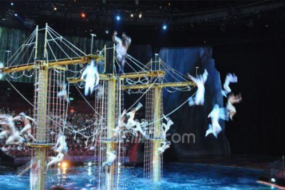 Ke Makau, Menyaksikan Pertunjukan Dancing Water Theater - JPNN.COM
