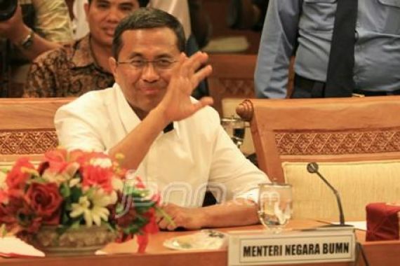 Dahlan Naik Mobil Listrik ke DPR - JPNN.COM