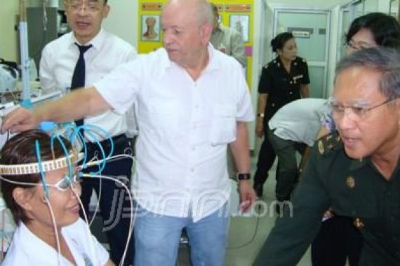 Tak Sembuh di Singapura, Dibawa Terapi ke Thailand - JPNN.COM