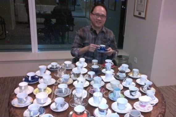 Obsesi Sugiono Wiyono Pecahkan Rekor Dunia Koleksi Cangkir Espresso - JPNN.COM