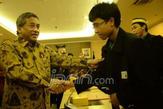 Dua Siswa Indonesia Sabet Emas Olimpiade Science - JPNN.COM