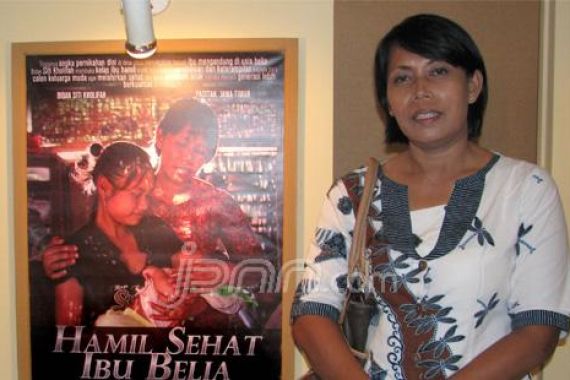 Siti Kholifah, Penggagas Kelas Hamil di Pacitan, Nomine Srikandi Award 2012 - JPNN.COM