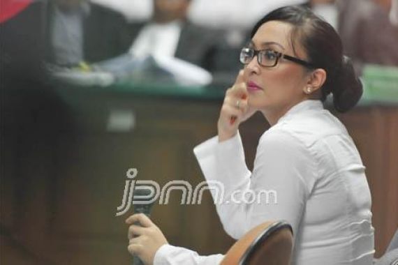 Angie Siap Dengarkan Tuntutan Jaksa - JPNN.COM