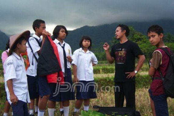 Cegah Putus Sekolah, Aris Prasetyo Ajak Siswa Bikin Film Pendek - JPNN.COM