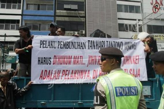 Ratusan Demonstran Tuntut John Kei Divonis Mati - JPNN.COM