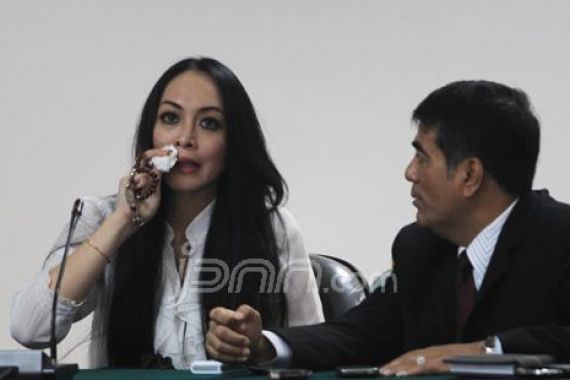 Vonis Angie Diliput Banyak Media Asing - JPNN.COM