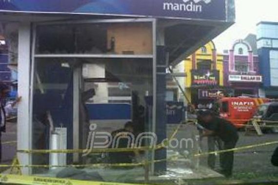Mesin ATM Bank Mandiri di Makassar Meledak - JPNN.COM