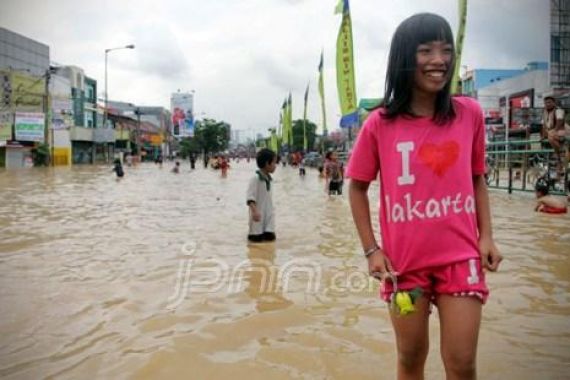 DKI Kebanjiran, 9.374 Jiwa Diungsikan - JPNN.COM