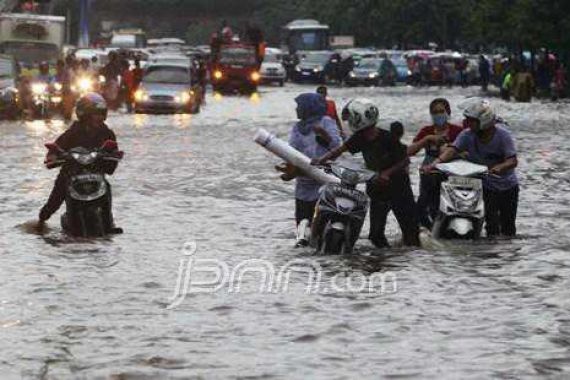 Titik Banjir Di Jakarta Barat - JPNN.COM