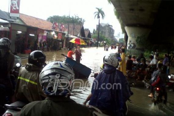 Stasiun Tanah Abang Tertutup Banjir - JPNN.COM