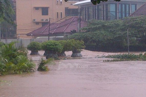 Banjir Sapu Rumah Mewah Di Menteng - JPNN.COM