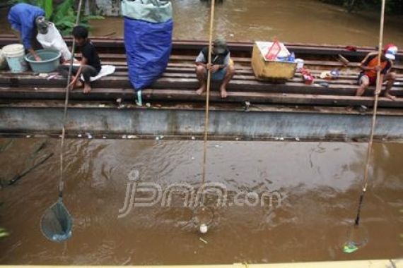 Ciliwung Meluap Lagi, Jakarta Waspada Lagi - JPNN.COM