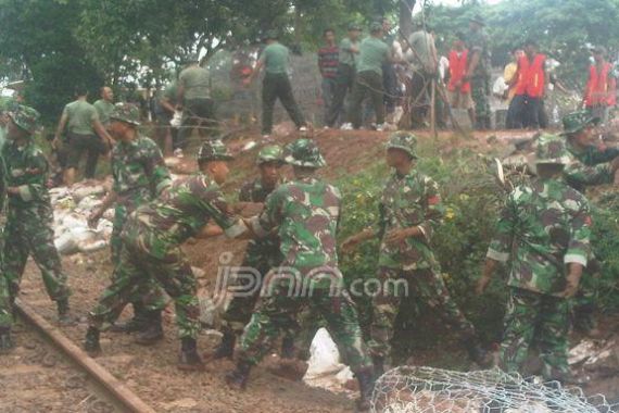 Perbaikan Tanggul Latuharhary Tuntas Hari Ini - JPNN.COM